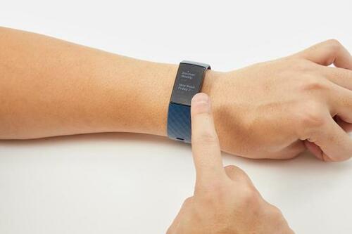 睡眠の質改善へ導くFitbit「Charge 4」