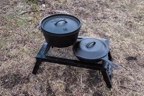 イスとして使う以外にちょっとした物置きにも イメージ2