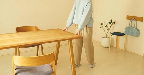 大きな家具の下も掃除ができる！ 後付けキャスターおすすめ イメージ