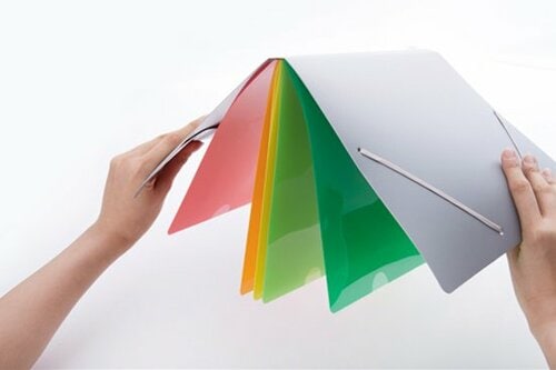 簡単にはがせてくっつくからクリアファイルが1冊にまとまる!