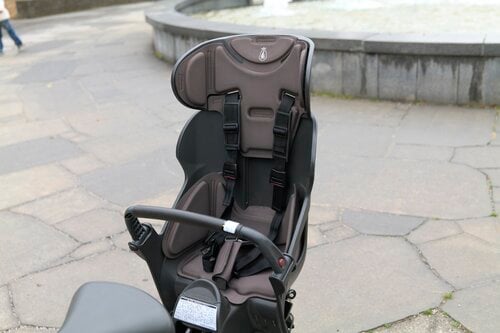 後ろ乗せシートは横が広めで乗せやすい ブリヂストン bikke MOB ddおすすめ イメージ4