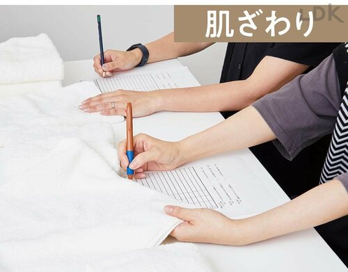 柔軟剤、肌触りテストの様子