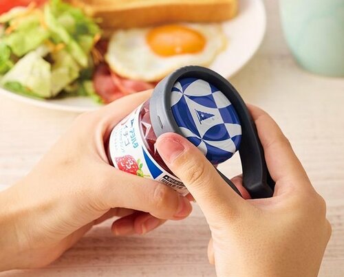 マグネットの力で軽い力で瓶が開く！ LDKベストバイキッチンツールおすすめ イメージ