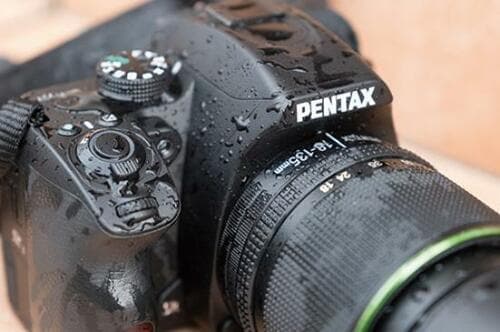6位: 低価格ながら防塵防滴仕様リコー「PENTAX K-70」