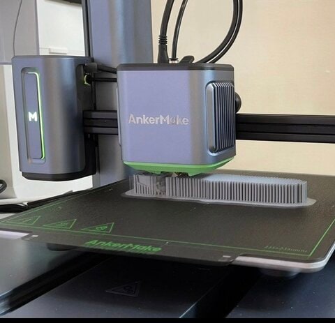 爆速なのに高精細な3Dプリンター!? 一般製品の12倍の速さでこの美しさ