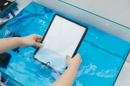 Pad防水ケースの防水性や 操作性など6項目を厳しくテスト イメージ