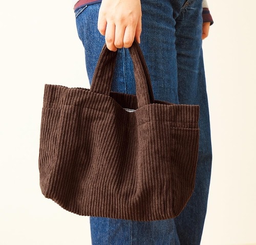 外で持っていても恥ずかしくない スリーコインズおすすめ イメージ