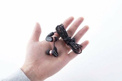 絡まるケーブルは「8の字巻き」で解決できる