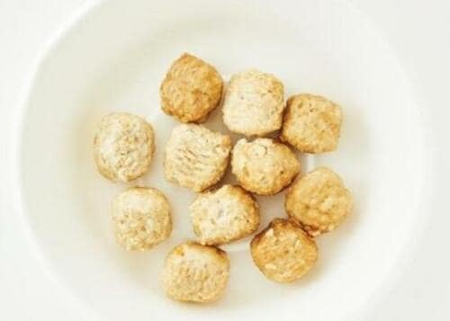 C評価: 味がちょっと物足りない！イオン「国産鶏肉使用肉だんご」 イメージ2