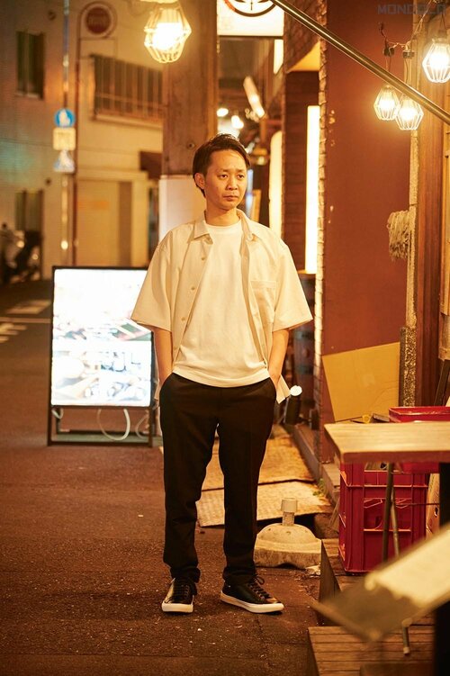 コーディネート3:学生時代の友人と飲み会 テーパードスラックスおすすめ イメージ