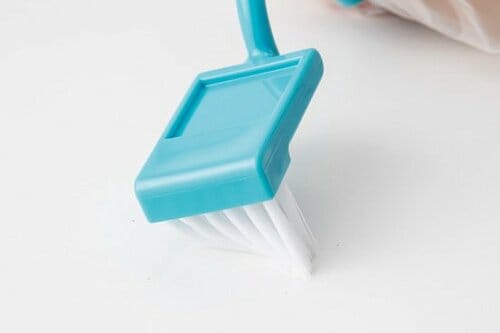 トイレのフチ裏に直撃！ 鏡に映してピンポイントで磨く！ イメージ3