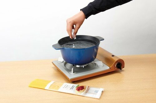 パスタをゆでる時は塩を入れなくてもOK