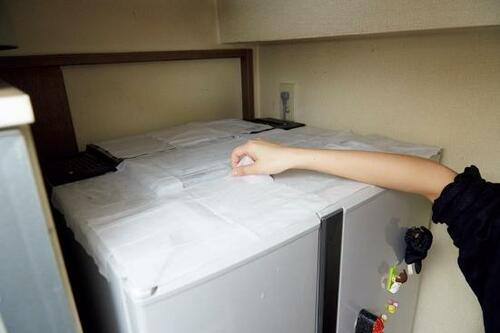 【ハウツー】冷蔵庫上は「セスキパック」で汚れを落とす イメージ2