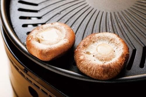 ［しいたけ］裏返して焼いてツユが浮かんだら食べどき イメージ