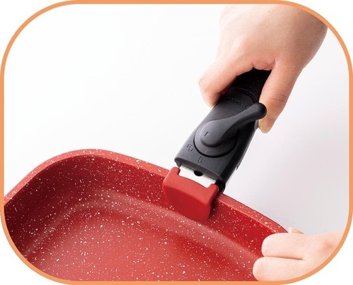 【使用感】ロック解除ボタンが固い フライパンセットおすすめ イメージ