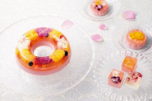 オーロラピンクの花スイーツはロマンチックでお持たせにも イメージ