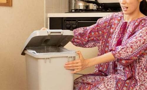 キッチンに充満する生ゴミ臭…コレを貼ったら軽減しました！ イメージ