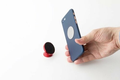 360度自由自在に回転する マグネット式の車載スマホホルダー イメージ