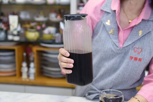 イワキ「水出しコーヒー&ティー角型サーバー(フィルター付)1.0L」 コーヒーポットおすすめ イメージ