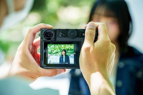 AFがやや不安定でレバーの反応も遅い 富士フイルム「GFX100RF」おすすめ イメージ