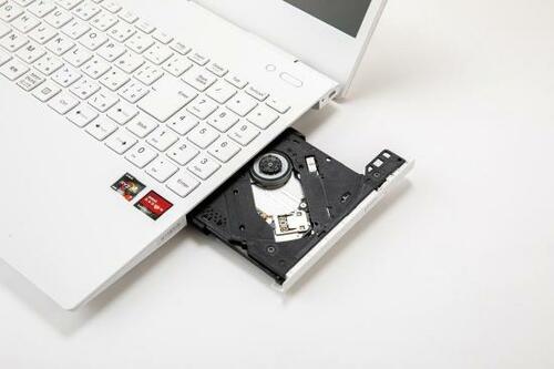 DVDドライブ：あると安心の内蔵型 イメージ