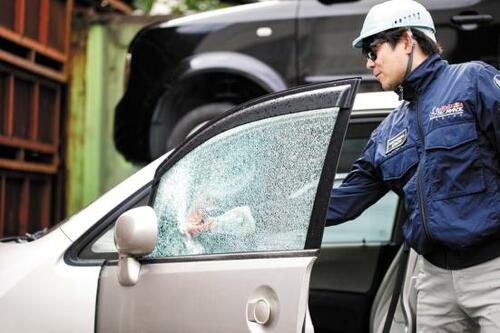 車用緊急脱出ハンマー4製品ガラスを割ってガチ検証です