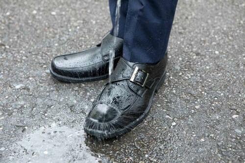 撥水効果で汚れも防げる！スーツに合うビジネスシューズ イメージ