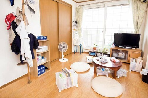 足の踏み場もない床がスッキリとしたリビングに変身!