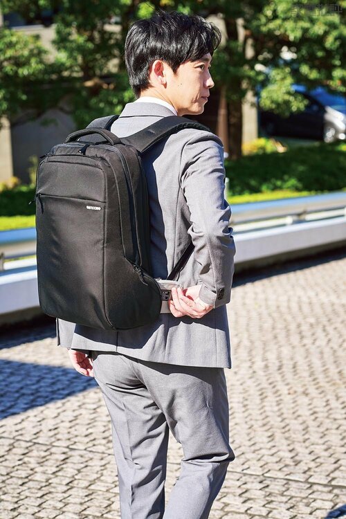 背負いながらも出し入れしやすい! 仕事アイテムおすすめ イメージ