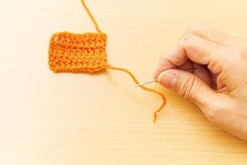 1：とじ針に糸端を通す イメージ