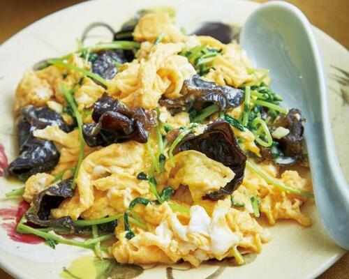 立派な中華料理になる最強コンビ!「きくらげと卵の炒めもの」