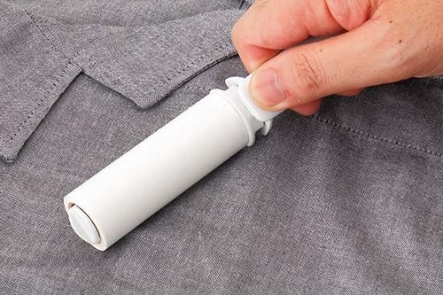 どこでも身だしなみを整えられる携帯用衣類クリーナー トラベルグッズおすすめ イメージ