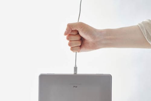 くっつけるだけのマグネット式カチッとつくのが癖になる イメージ2