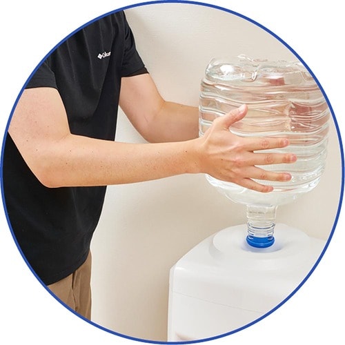 上部設置型は重くてやや大変 ウォーターサーバーおすすめ イメージ2