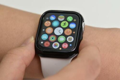 操作性も問題なし! コンパチブル Apple Watch Series 5/4 ケース イメージ2