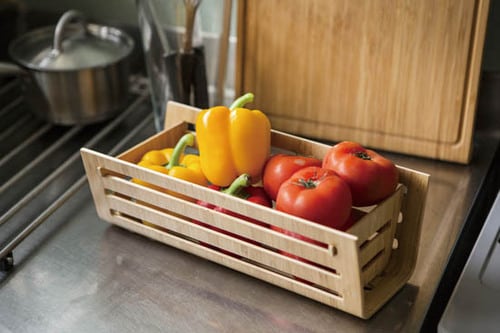 竹素材の小物入れを使えばカフェ風キッチンが演出できる イメージ