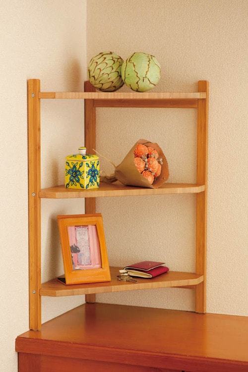 三角シェルフを隅に置いておけばディスプレイやスリッパ置きに便利 イメージ2
