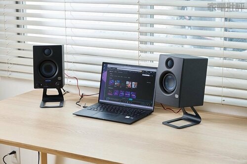 やや大柄だけど机に収まりやすい PCスピーカーおすすめ イメージ