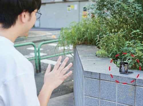 サブディスプレイでの自撮りがはかどる! 折りたたみスマホおすすめ イメージ