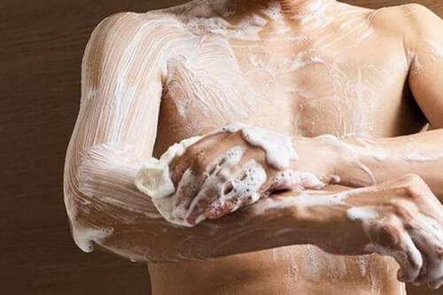 ふとした瞬間の体臭、気になっていませんか？ メンズボディソープおすすめ イメージ