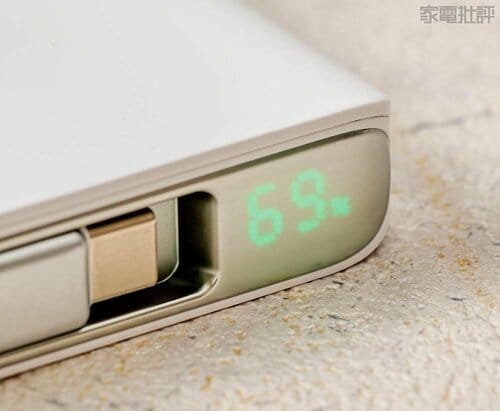 充電残量は天面にあり モバイルバッテリーおすすめ イメージ