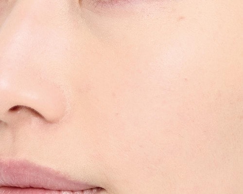 仕上がり:薄く均一に塗れて肌のアラを補整 リキッドファンデおすすめ イメージ