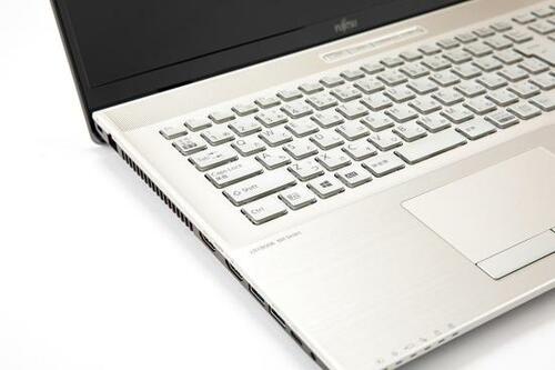 キーボード：タッチが柔らかく押下感にすぐれる イメージ