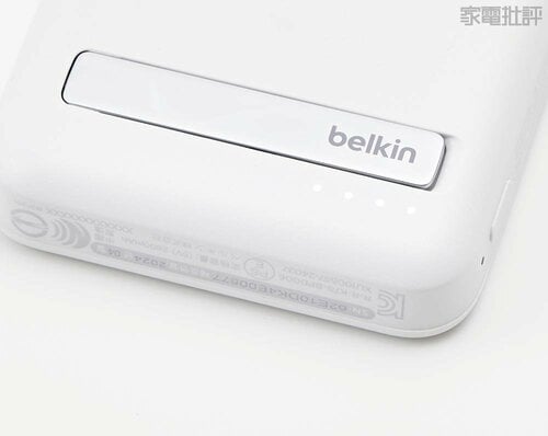ベルキンは本体の裏面にあり ワイヤレスモバイルバッテリーおすすめ イメージ