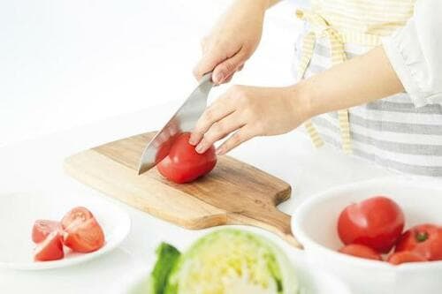 柄が一体型で洗いやすい「ネオヴェルダン 三徳包丁」 イメージ2