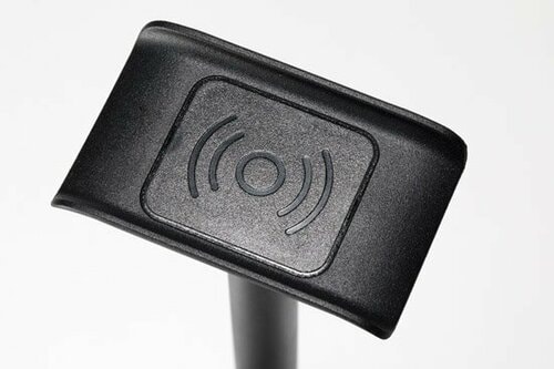 世界初！ ヘッドホンスタンドでワイヤレス充電 イメージ