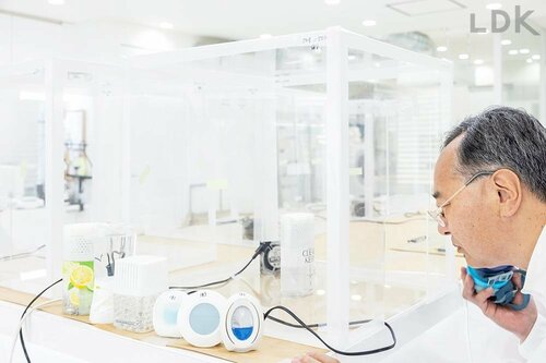 不快臭空間に各製品を入れ判定 トイレ用消臭芳香剤おすすめ イメージ