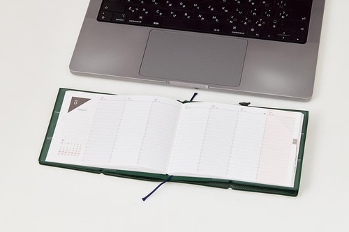 上下で分かれているので予定管理しやすい ビジネス手帳おすすめ イメージ