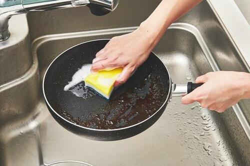 汚れ落ちは別格! マツモトキヨシ「食器用洗剤」 イメージ2