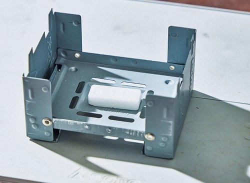 2：固形燃料を中央に置く イメージ